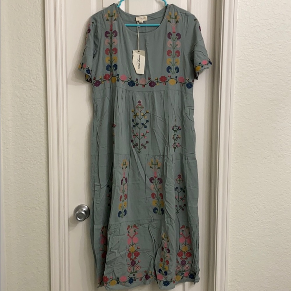 Maxi embroidered dress.